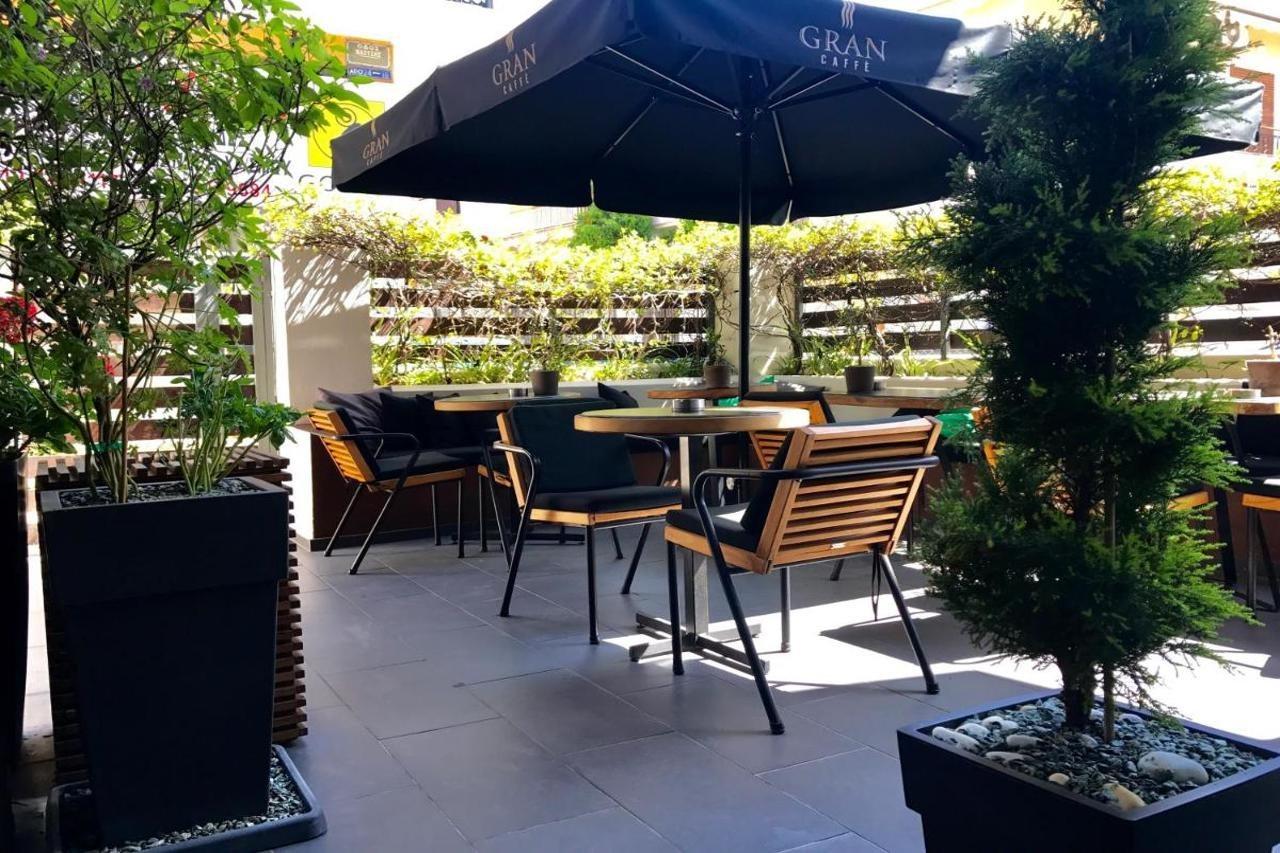 Mc Queen & 3* Athens